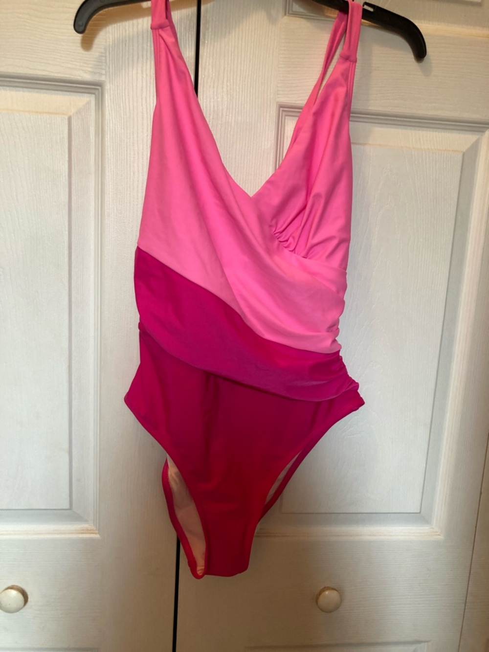 Cupshe Swimsuit.. size L  NWT..  hygienic liner in tact